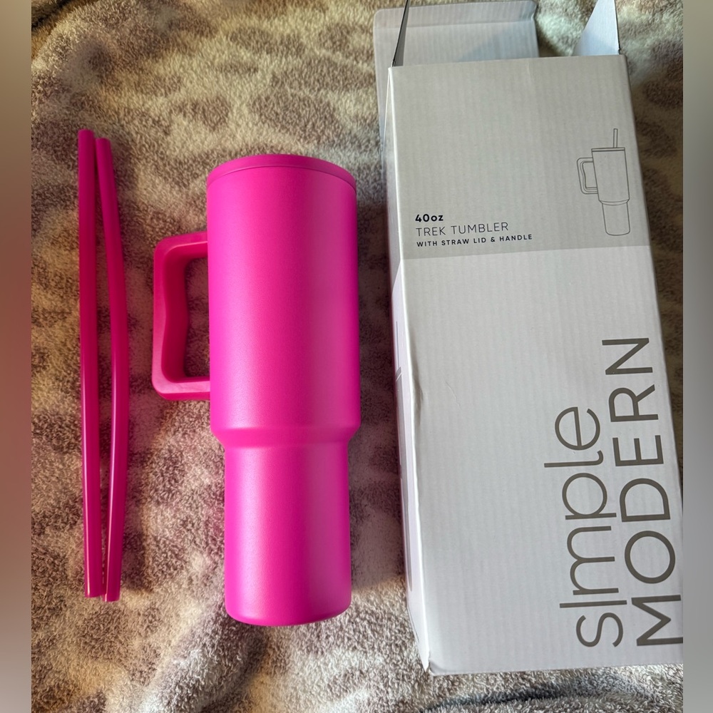 SIMPLE MODERN - Raspberry Vibes 40oz Trek Tumbler with handle - Picture 4 of 10